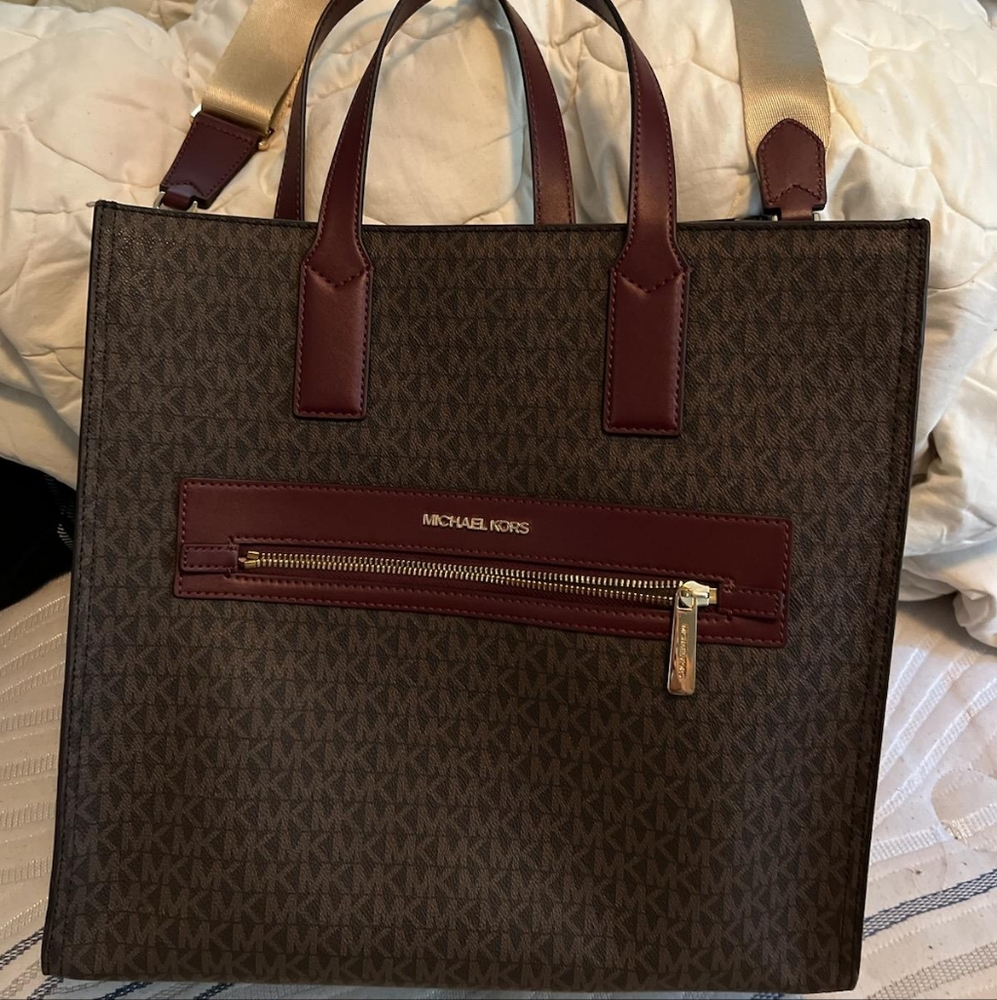 Micheal Kohrs Large Tote - Picture 3 of 7